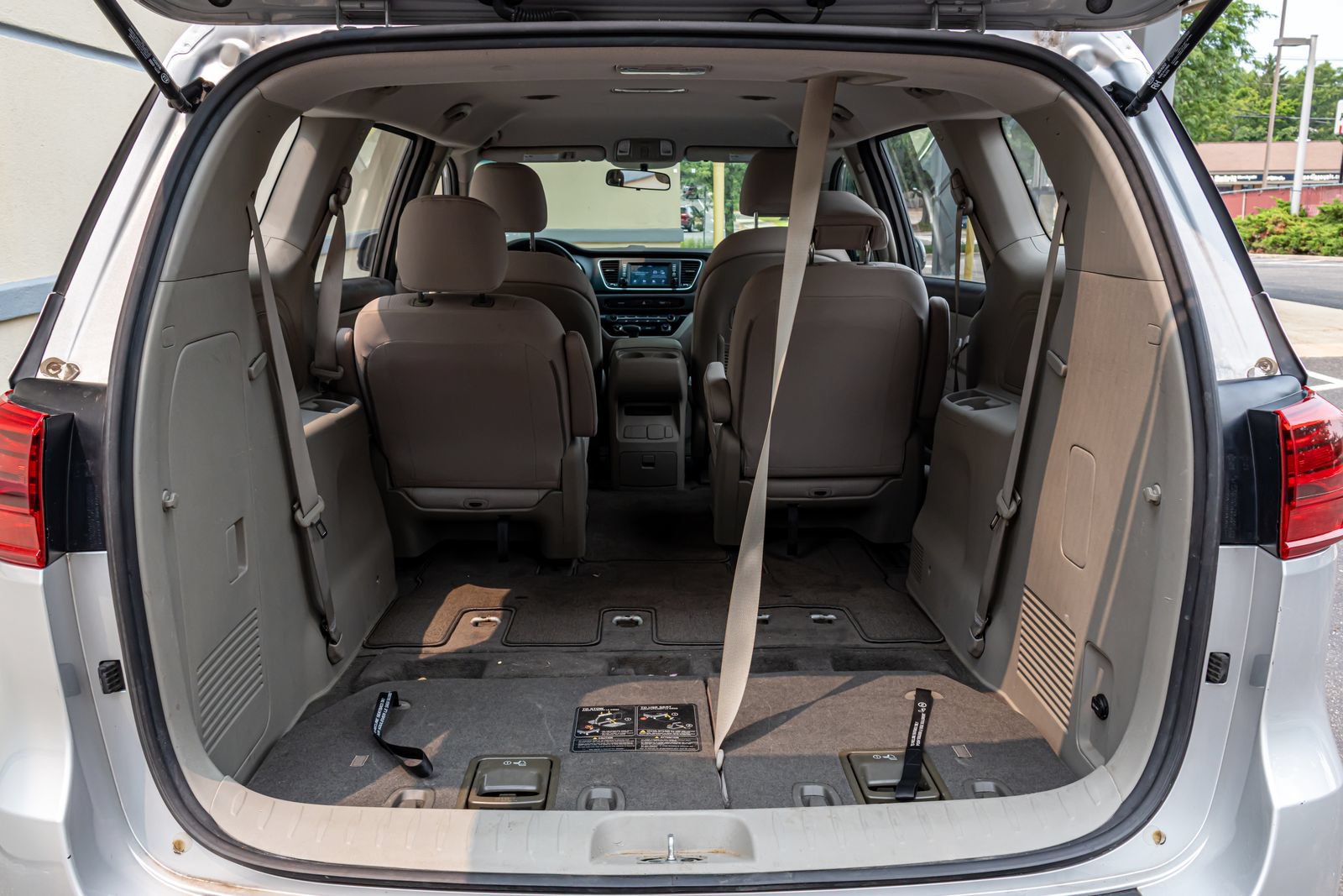 Used 2019 Kia Sedona L FWD image 7