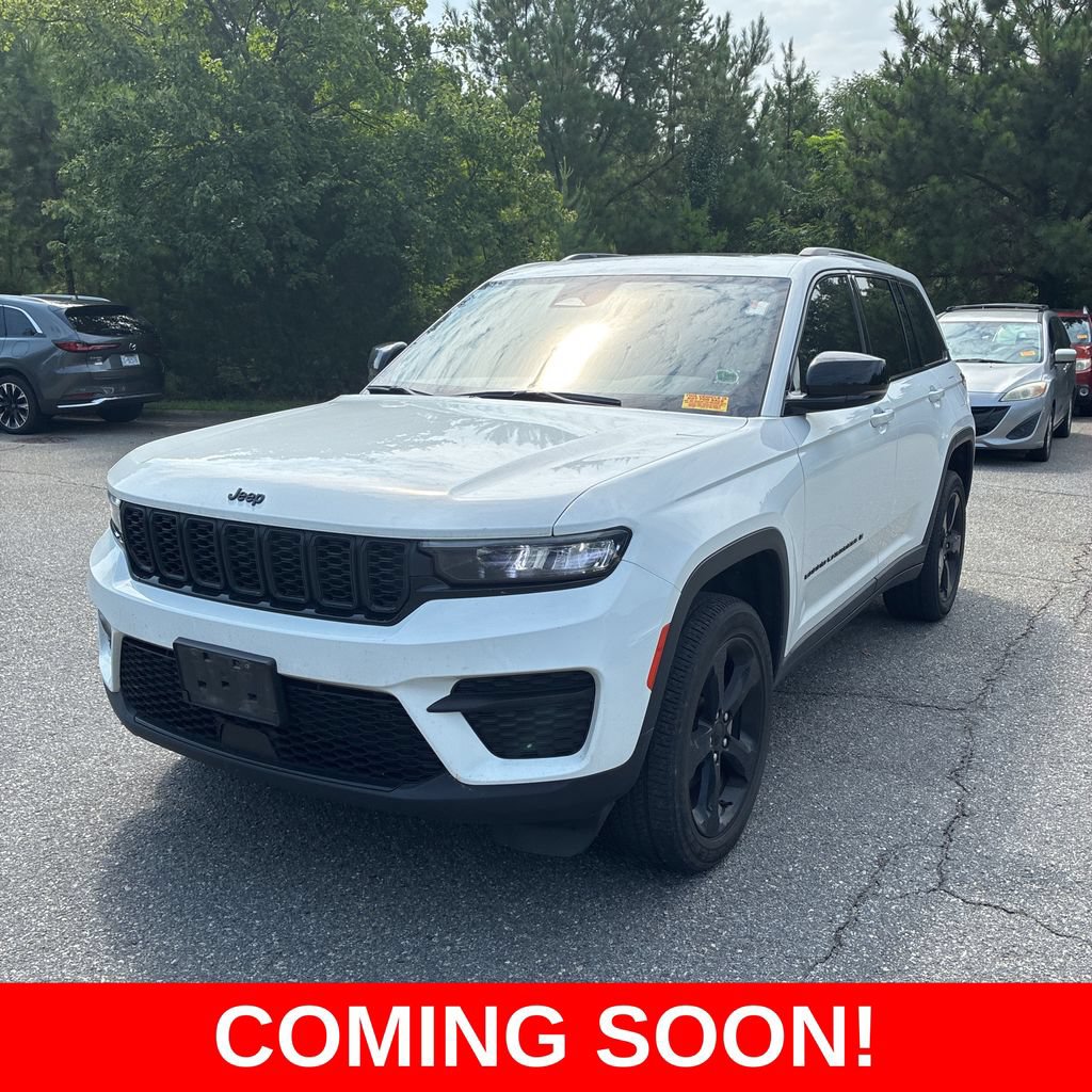 Used 2023 Jeep Grand Cherokee Altitude AWD/4WD image 1