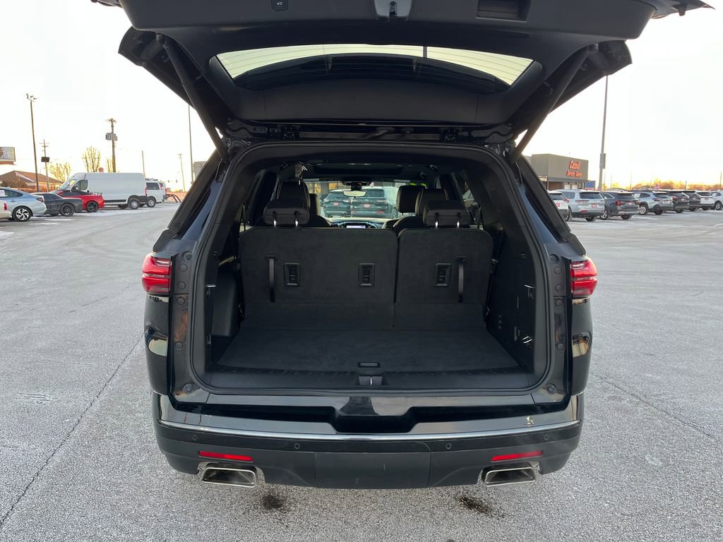 Used 2022 Chevrolet Traverse Premier w/ Redline Edition image 32
