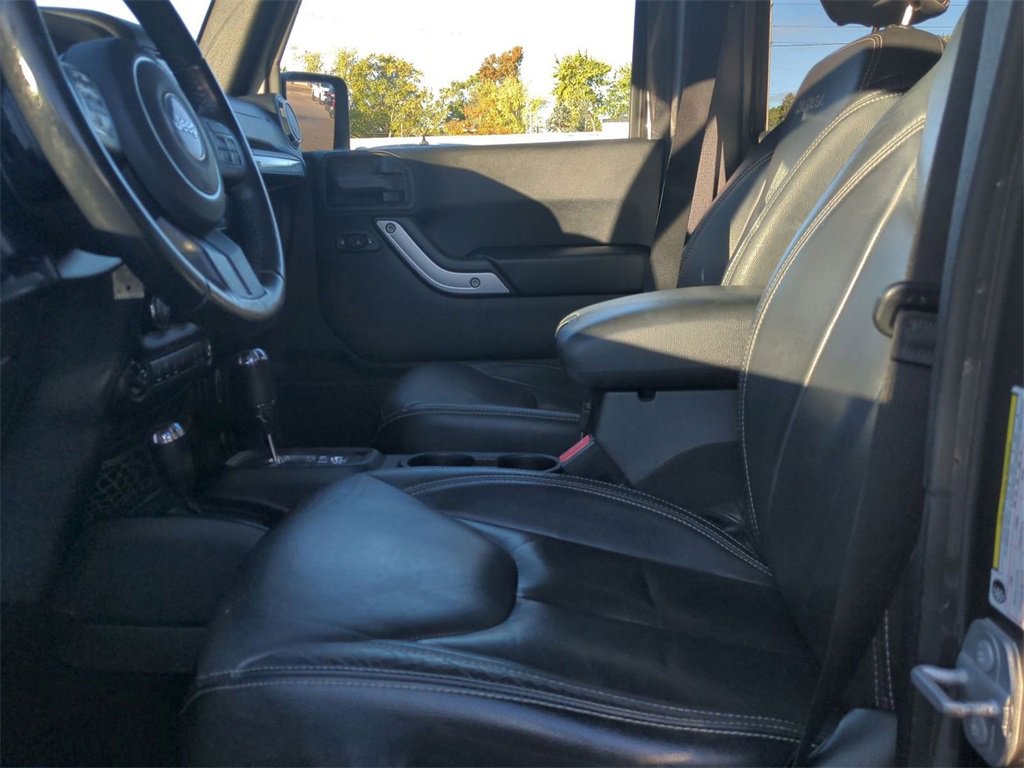 Used 2018 Jeep Wrangler Unlimited Sahara w/ Dual Top Group image 10