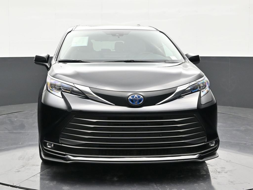 Used 2025 Toyota Sienna XLE w/ XLE Plus Package image 8