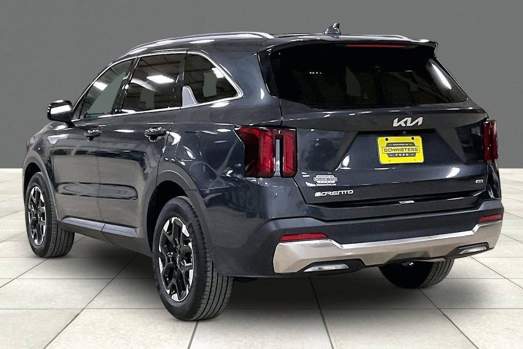 Used 2024 Kia Sorento S image 11