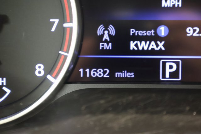 Used 2024 Nissan Sentra SV FWD image 14
