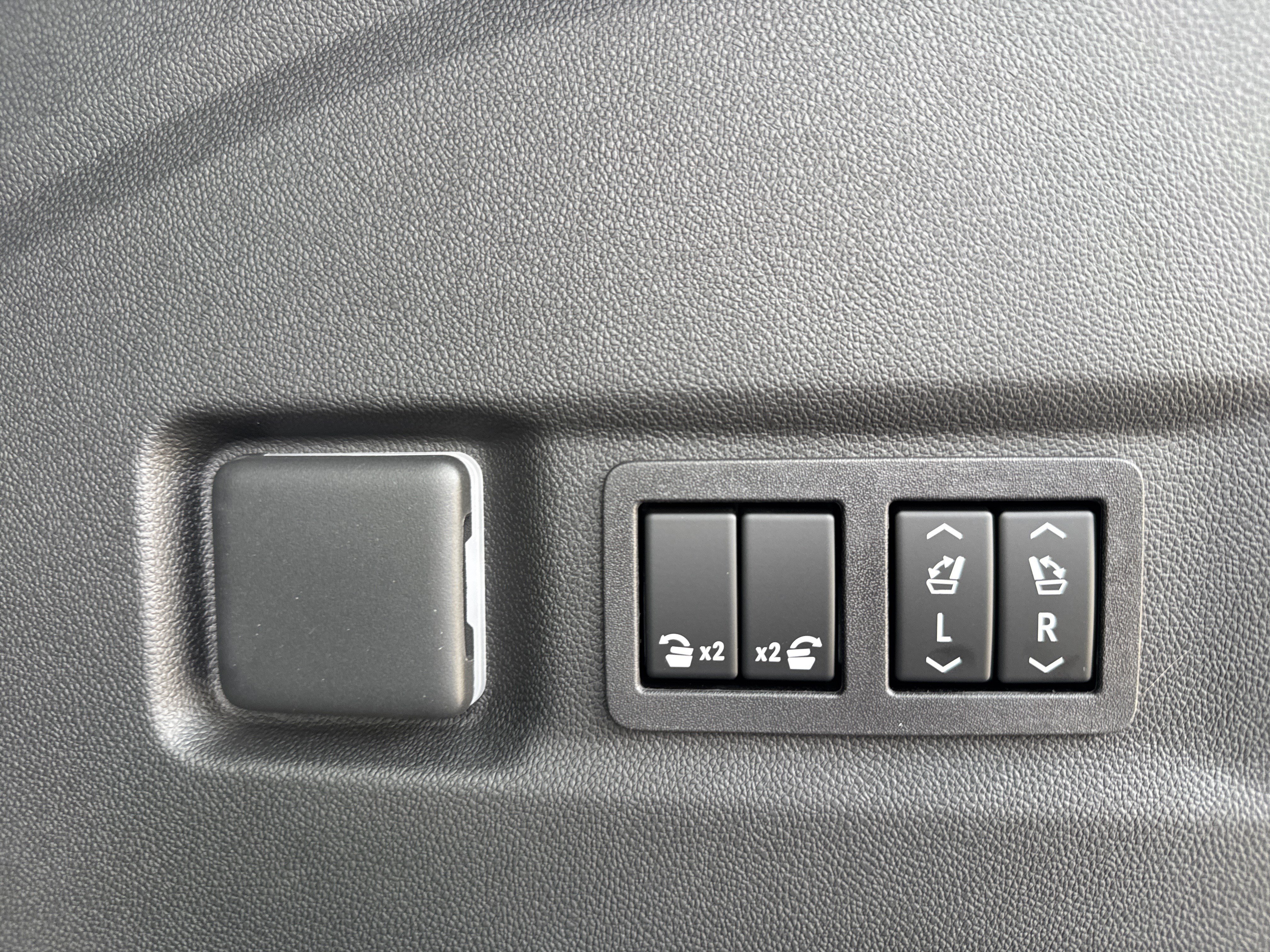 New 2026 GMC Yukon XL Elevation AWD/4WD image 36