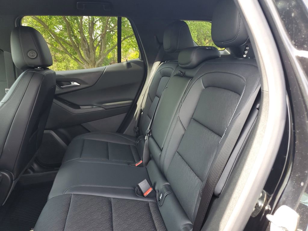 New 2026 Chevrolet Equinox LT w/ Convenience Package II AWD/4WD image 8
