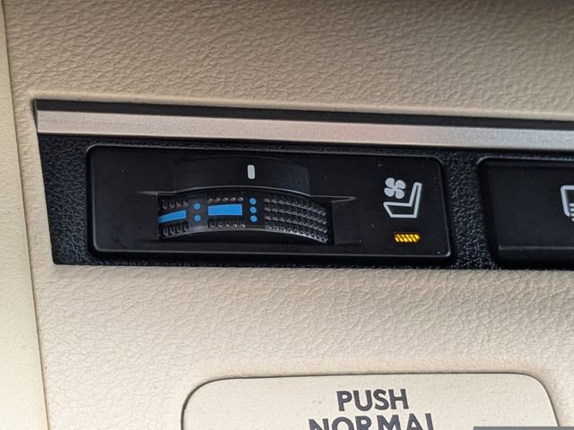 Used 2016 Lexus ES 350 w/ Luxury Package w/Wood Trim image 22