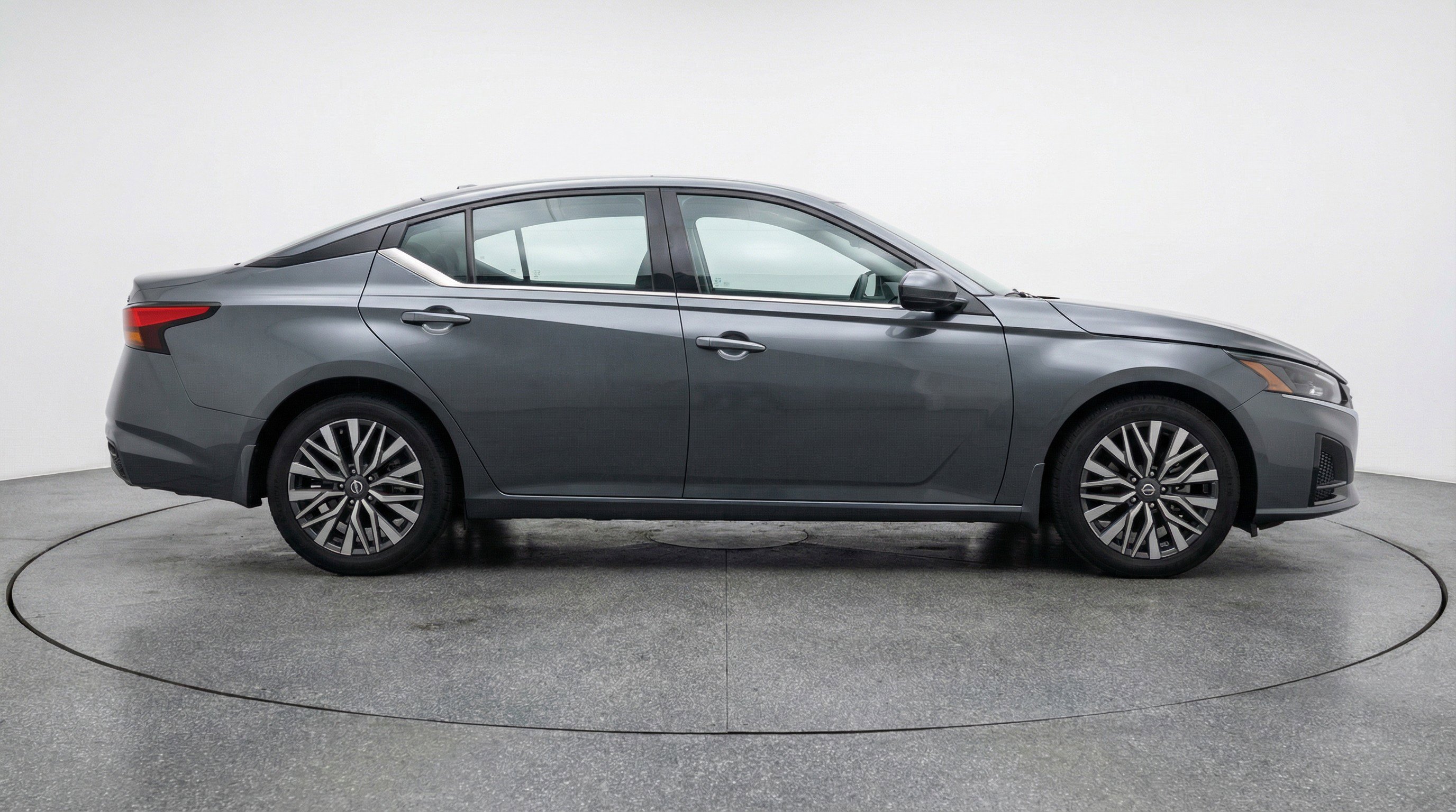 Used 2025 Nissan Altima 2.5 SV image 11