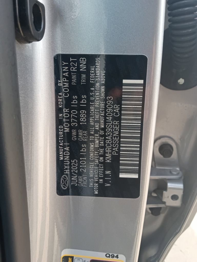 Used 2025 Hyundai Venue SEL FWD image 3