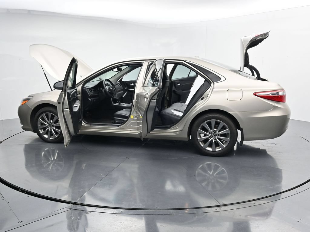 Used 2017 Toyota Camry XLE w/ Moonroof Package FWD image 28