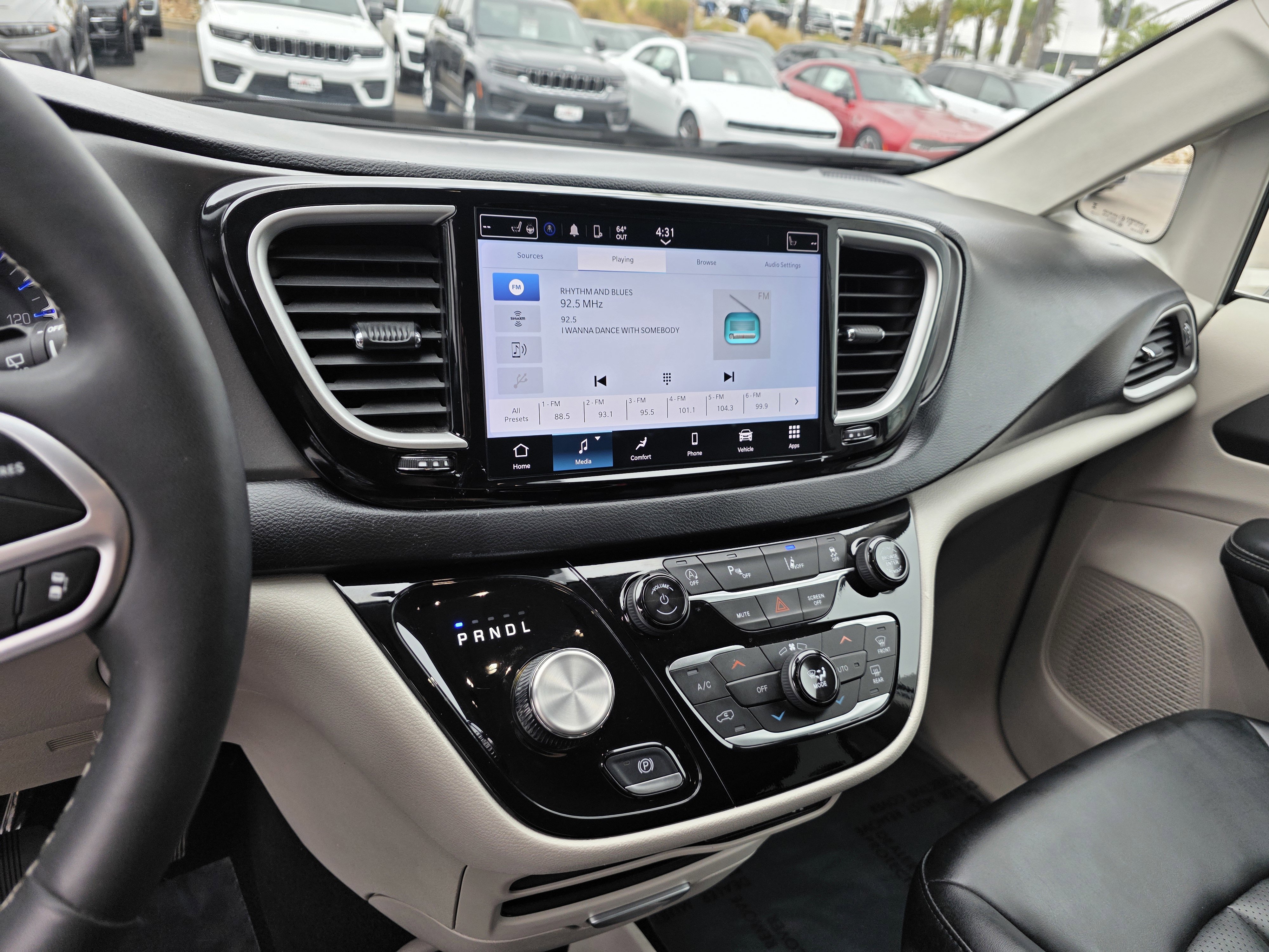 Certified 2024 Chrysler Pacifica Touring-L image 17