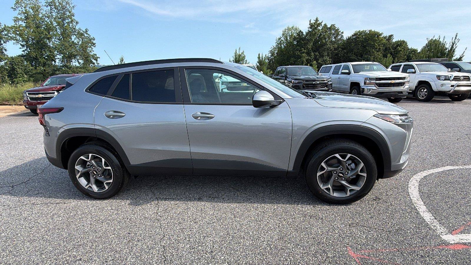 New 2026 Chevrolet Trax LT w/ Driver Confidence Package FWD image 7