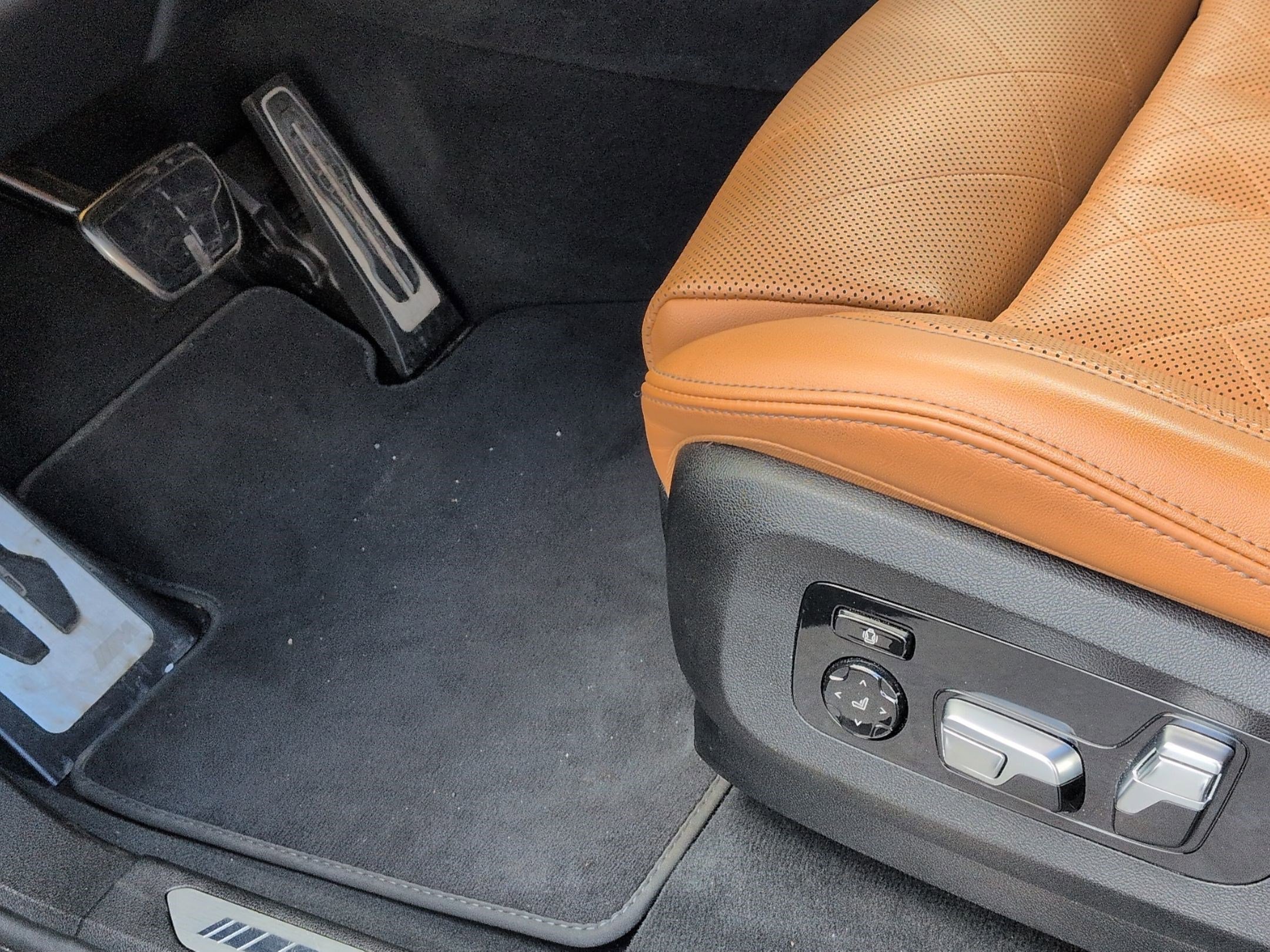 Certified 2023 BMW X7 xDrive40i w/ Executive Package image 17