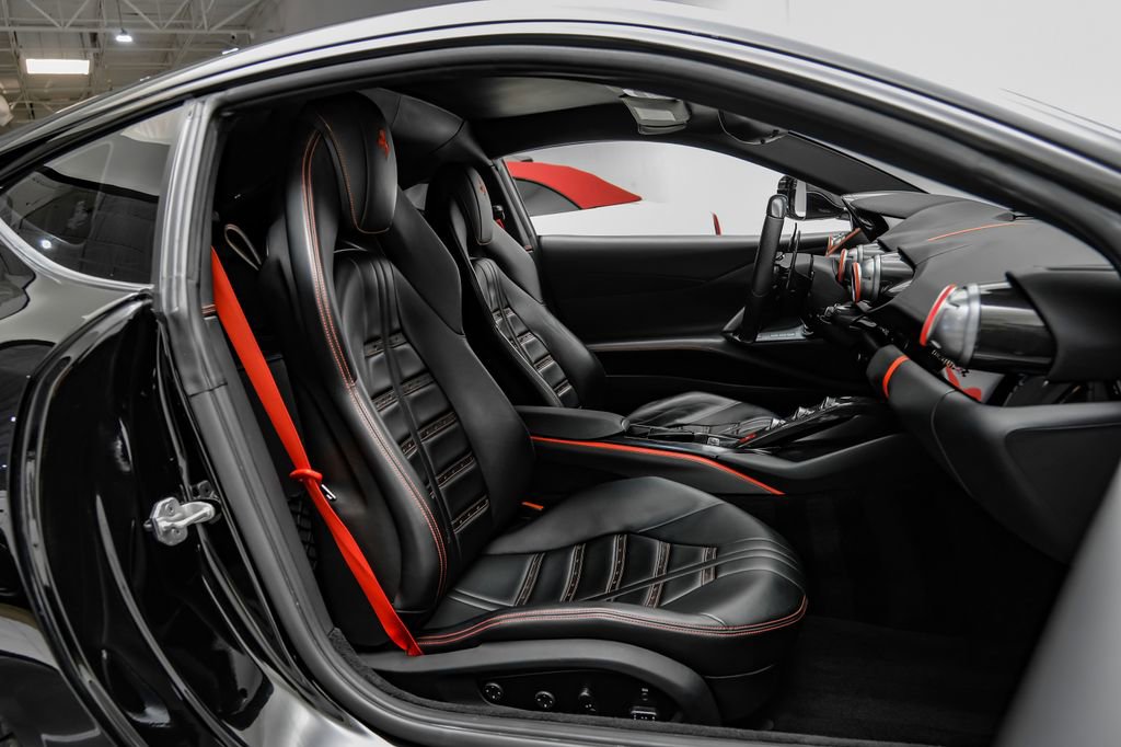 Used 2019 Ferrari 812 Superfast RWD image 38