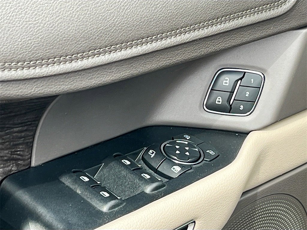 Used 2021 Ford Expedition Limited image 18