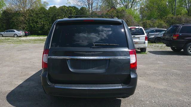 Used 2011 Chrysler Town & Country Touring-L w/ Entertainment Group #2 FWD image 4