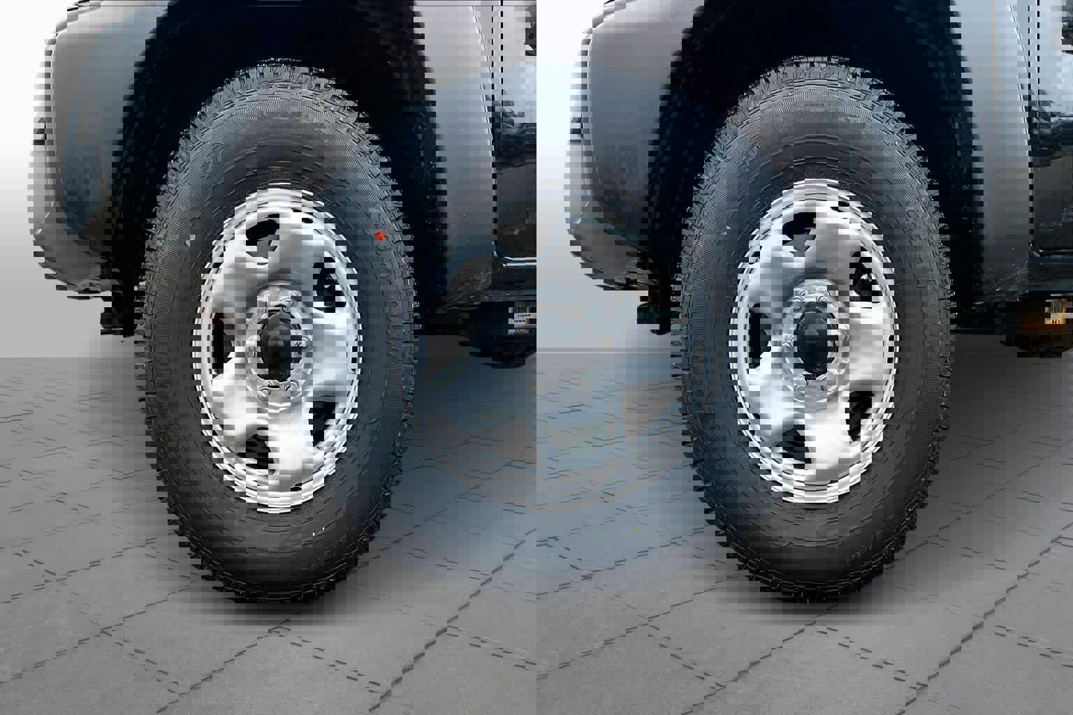 Used 2013 Toyota Tacoma 4x4 Access Cab w/ Convenience Pkg image 11