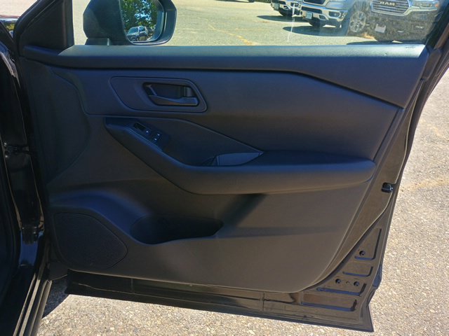 Used 2024 Nissan Rogue S AWD/4WD image 12