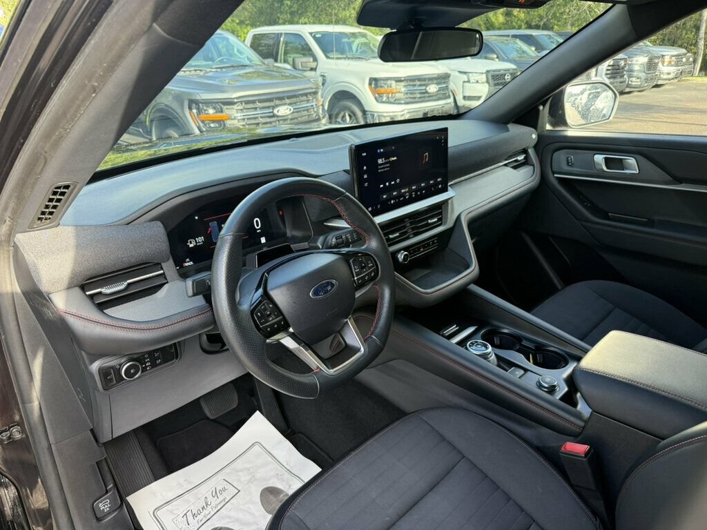 Used 2025 Ford Explorer ST-Line w/ ST-Line Street Pack AWD/4WD image 3