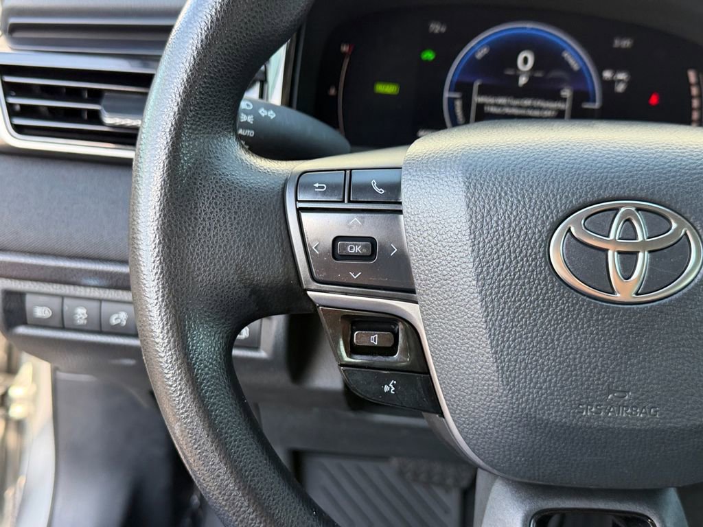 Used 2025 Toyota Camry LE FWD image 21