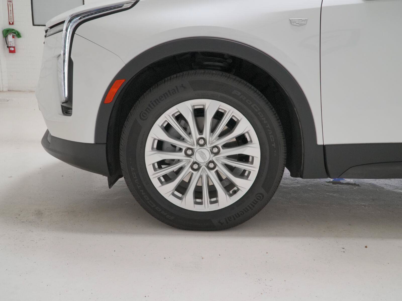 Used 2024 Cadillac XT4 Luxury FWD image 11