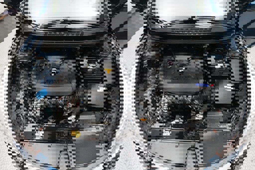 Used 2016 Hyundai Elantra SE image 3