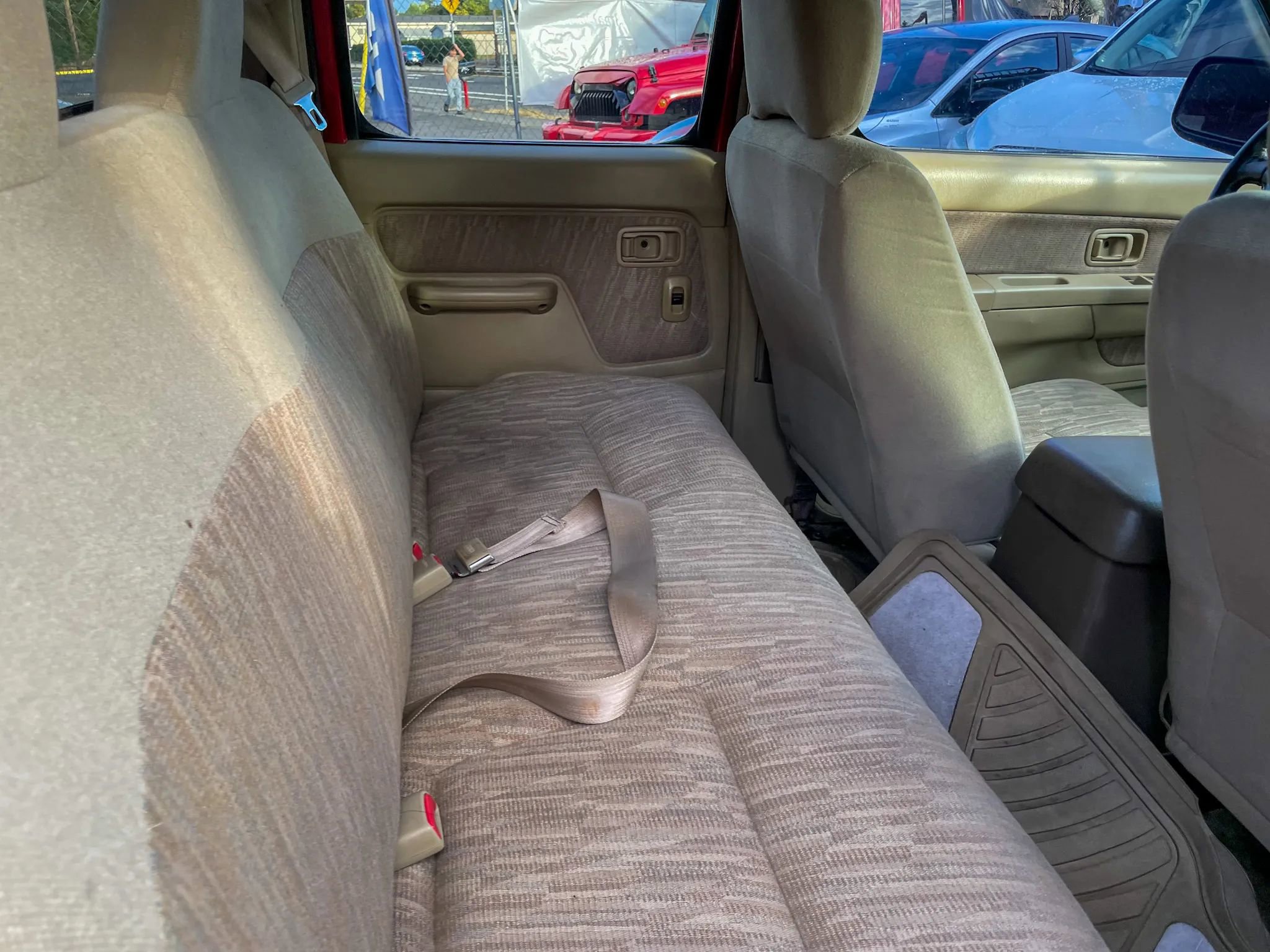 Used 2000 Nissan Frontier XE image 32