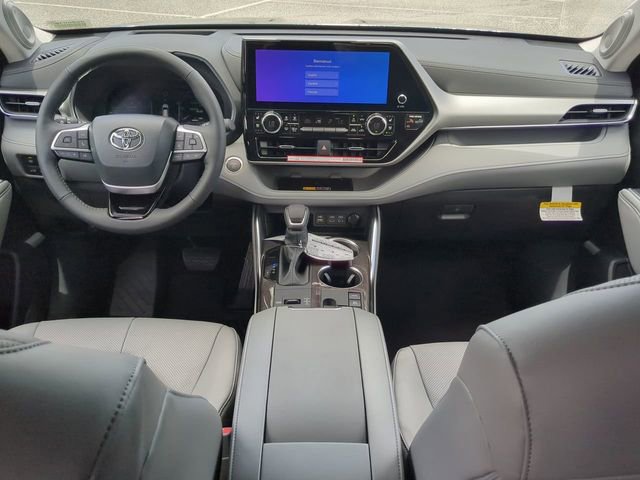 New 2026 Toyota Highlander Platinum AWD/4WD image 15