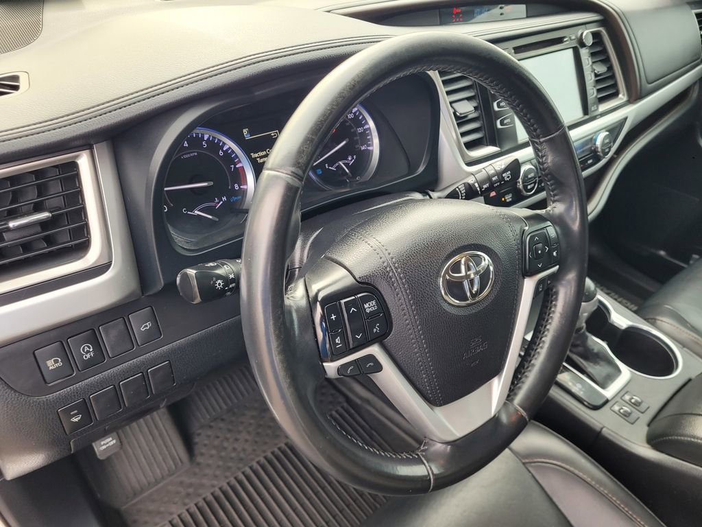 Used 2019 Toyota Highlander XLE image 26