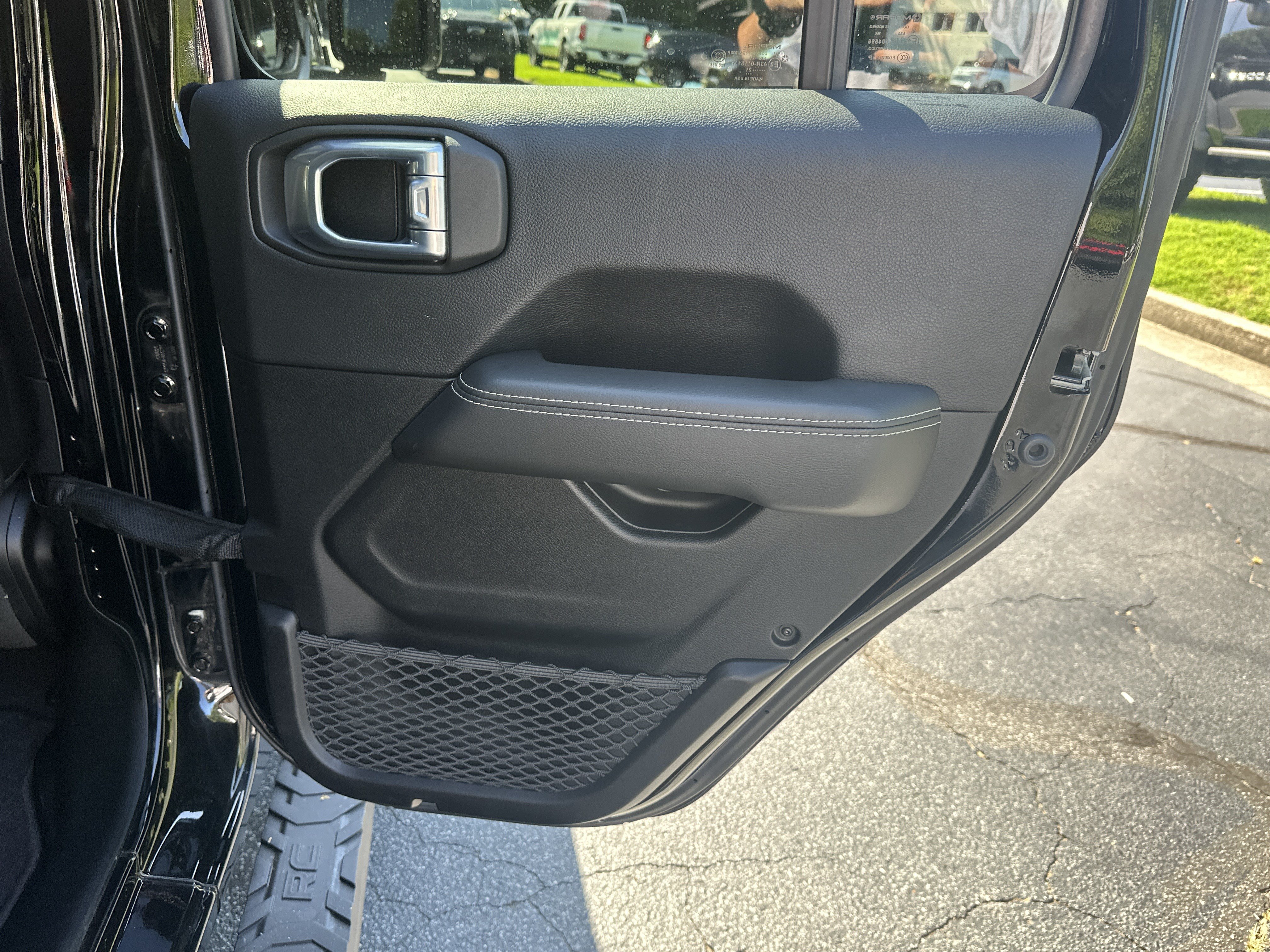 Used 2021 Jeep Wrangler Unlimited Sahara AWD/4WD image 15