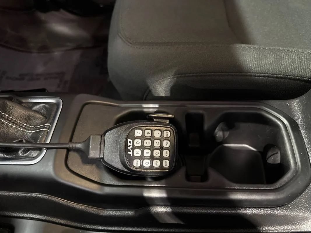 Used 2023 Jeep Gladiator Overland w/ Cold Weather Group AWD/4WD image 87
