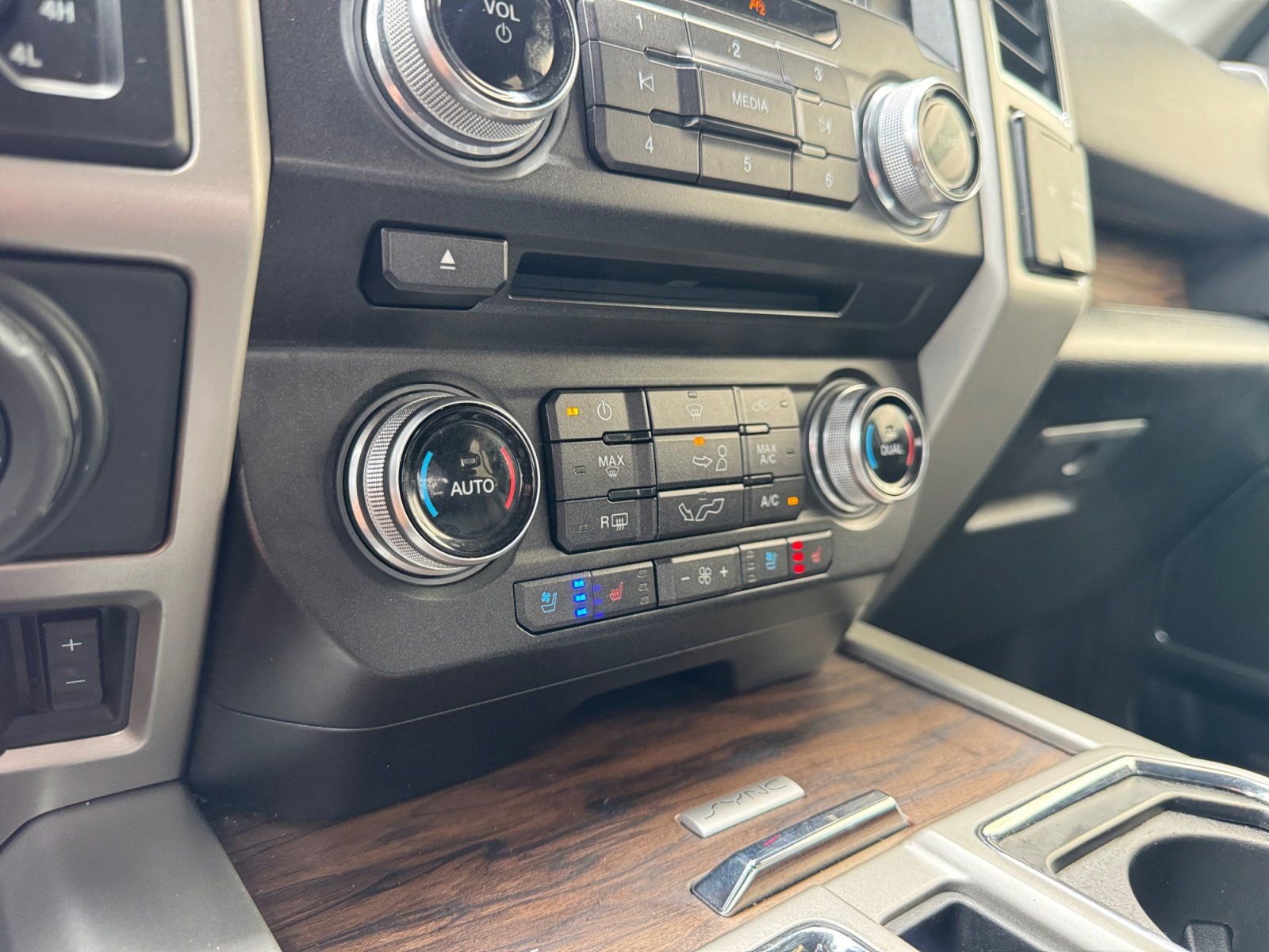 Used 2018 Ford F150 Lariat w/ Equipment Group 502A Luxury image 25