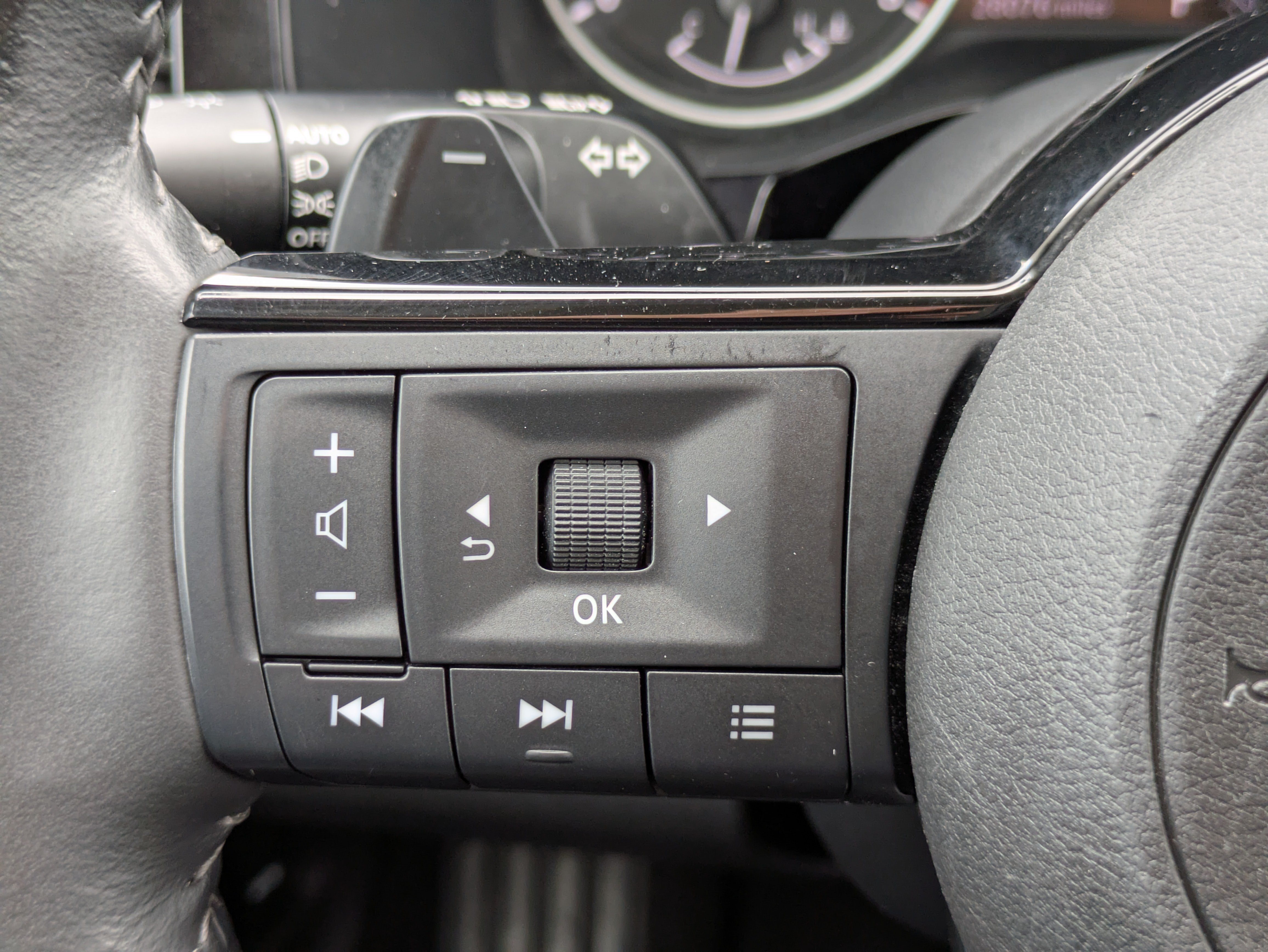 Used 2025 Nissan Pathfinder SL AWD/4WD image 24