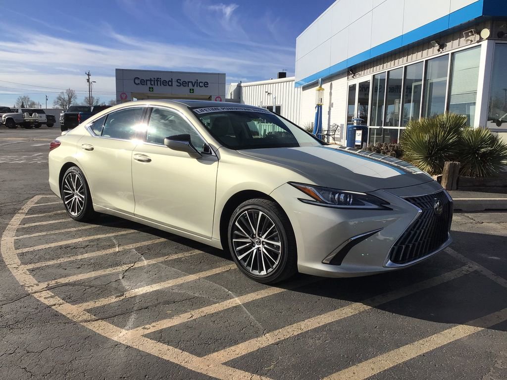 Used 2023 Lexus ES 350 w/ Luxury Package image 2