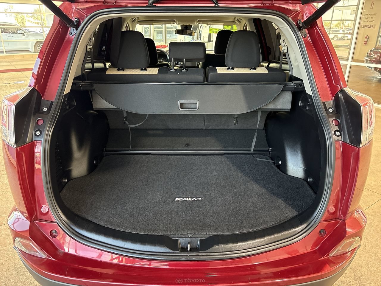 Used 2018 Toyota RAV4 XLE w/ Carpet Mat Package AWD/4WD image 24