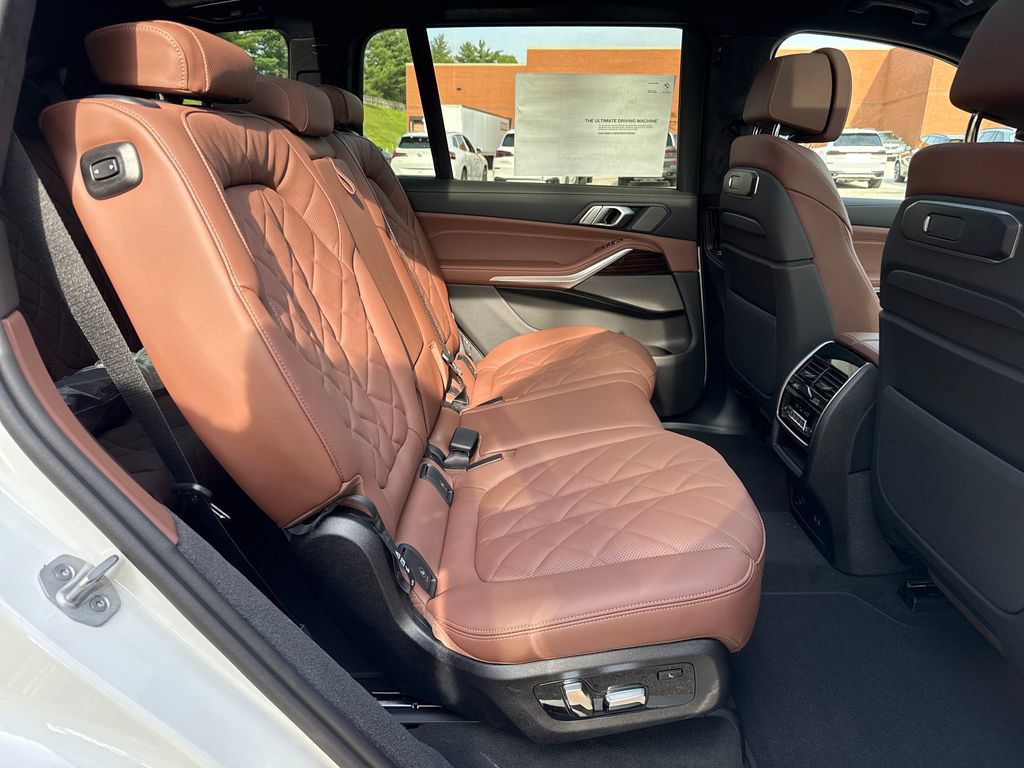 New 2026 BMW X7 xDrive40i w/ M Sport Package AWD/4WD image 28