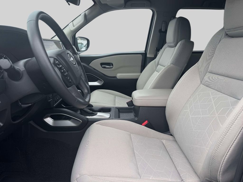 Used 2025 Nissan Frontier SV w/ SV Convenience Package RWD image 14