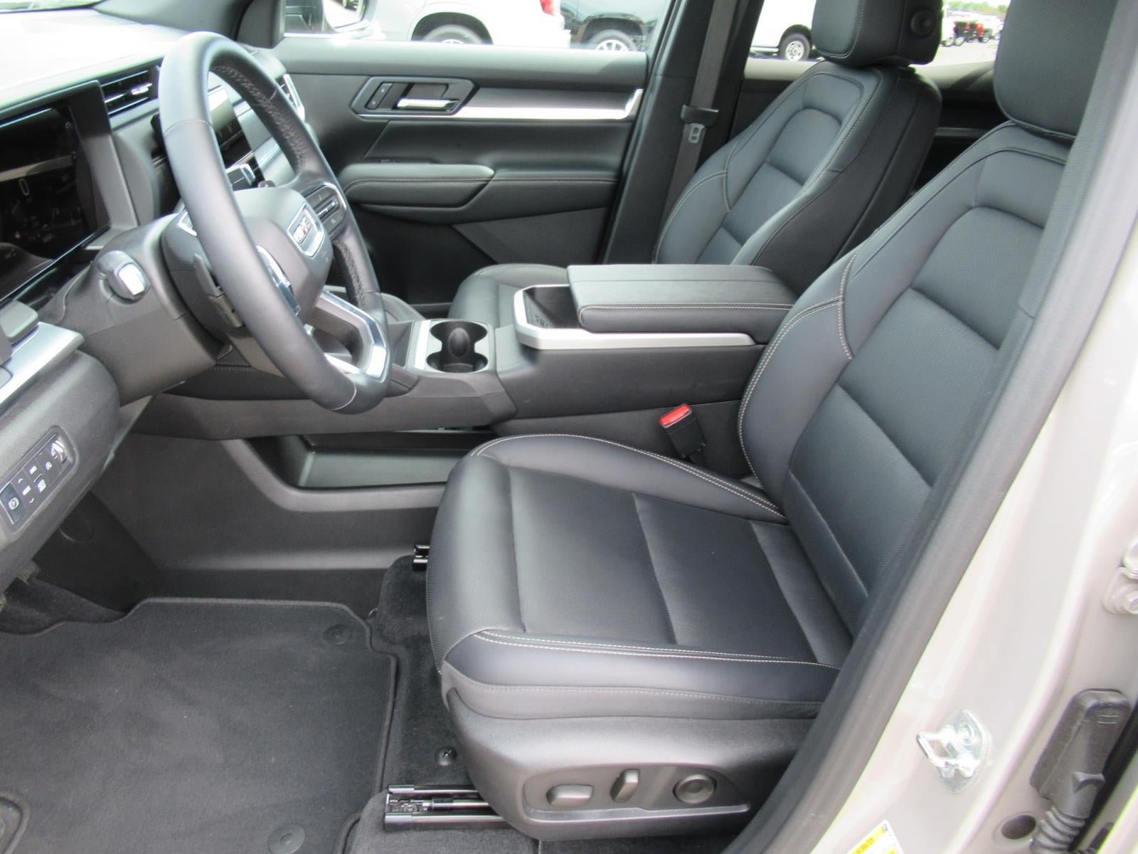 Used 2025 GMC Terrain Elevation w/ Elevation Premium Package AWD/4WD image 15