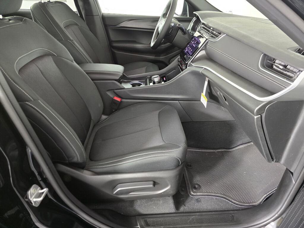 New 2025 Jeep Grand Cherokee Laredo X w/ Trailer Tow Package image 28