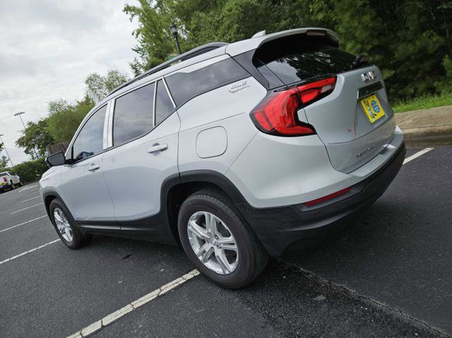 Used 2021 GMC Terrain SLE w/ Driver Convenience Package image 3