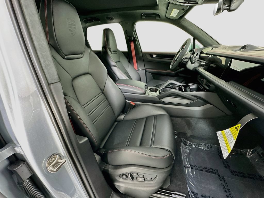 New 2026 Porsche Cayenne GTS AWD/4WD image 30