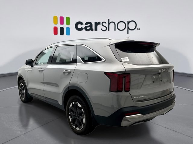 Used 2024 Kia Sorento S w/ Panoramic Sunroof Package image 3