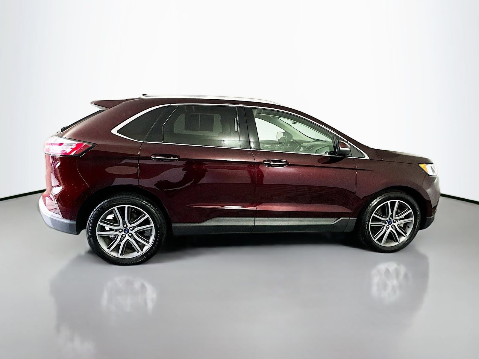 Used 2019 Ford Edge Titanium w/ Cold Weather Package AWD/4WD image 8