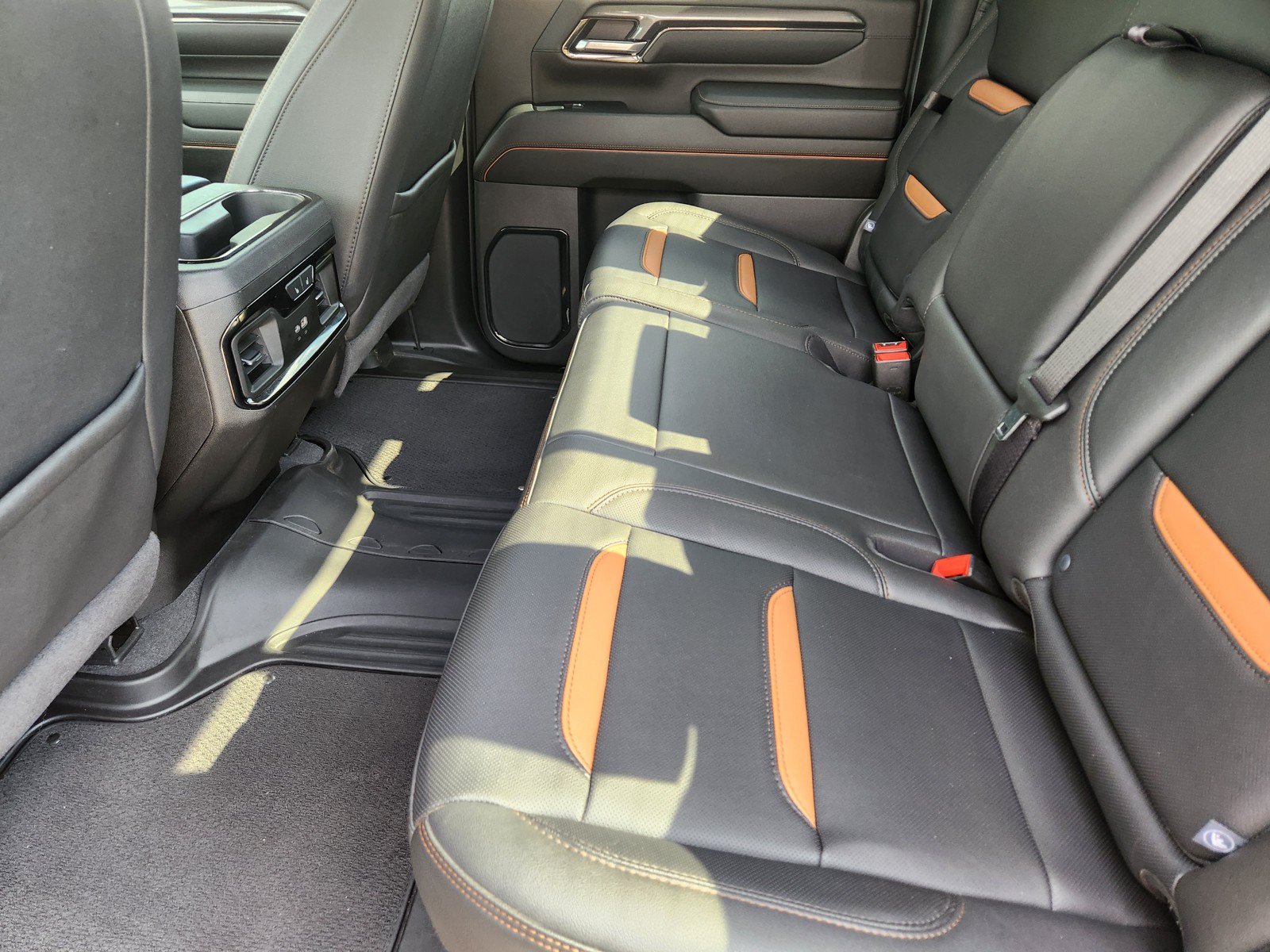 Used 2024 GMC Sierra 2500 AT4 w/ AT4 Premium Plus Package AWD/4WD image 13
