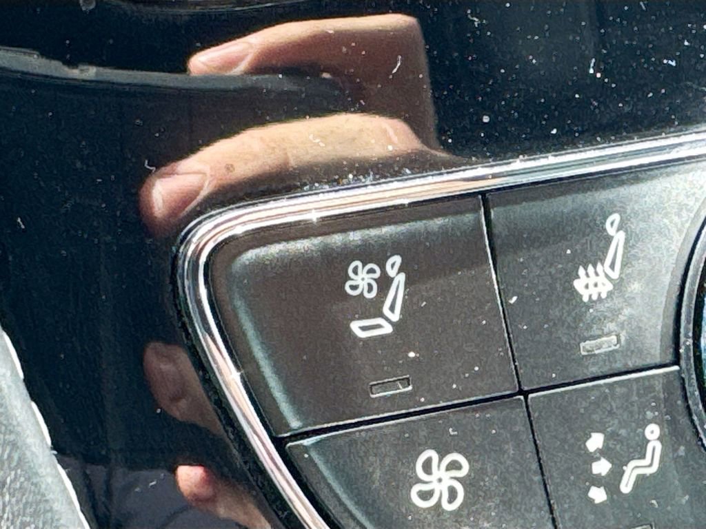 Used 2018 Bentley Bentayga Activity image 21