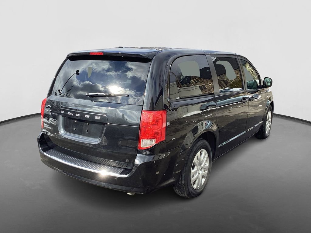 Used 2019 Dodge Grand Caravan SE w/ UConnect Hands-Free Group image 5