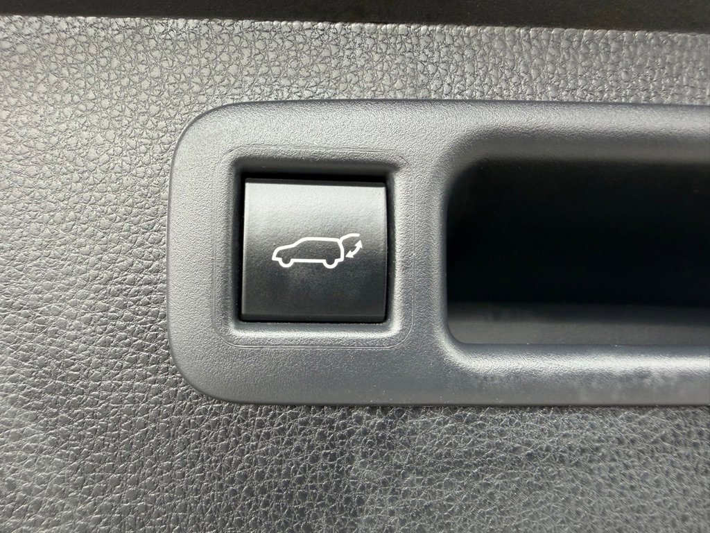 Used 2022 Toyota Highlander XLE FWD image 31