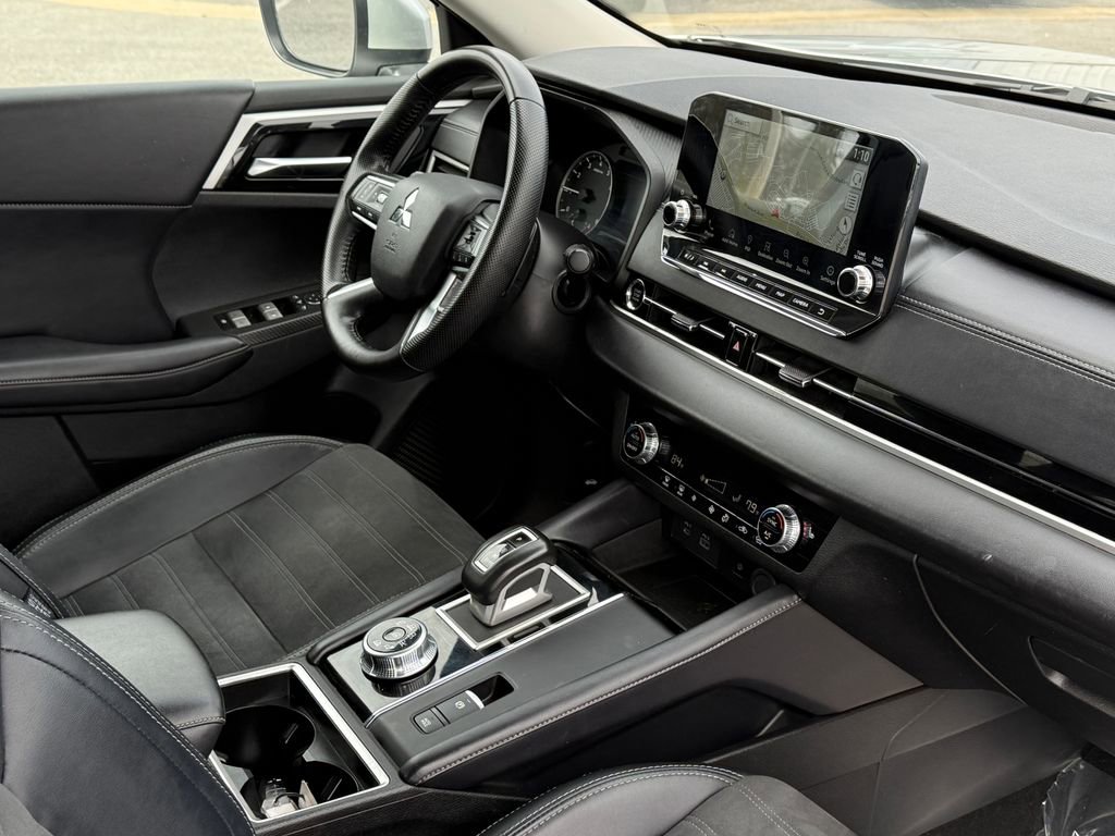 Used 2024 Mitsubishi Outlander SE image 8