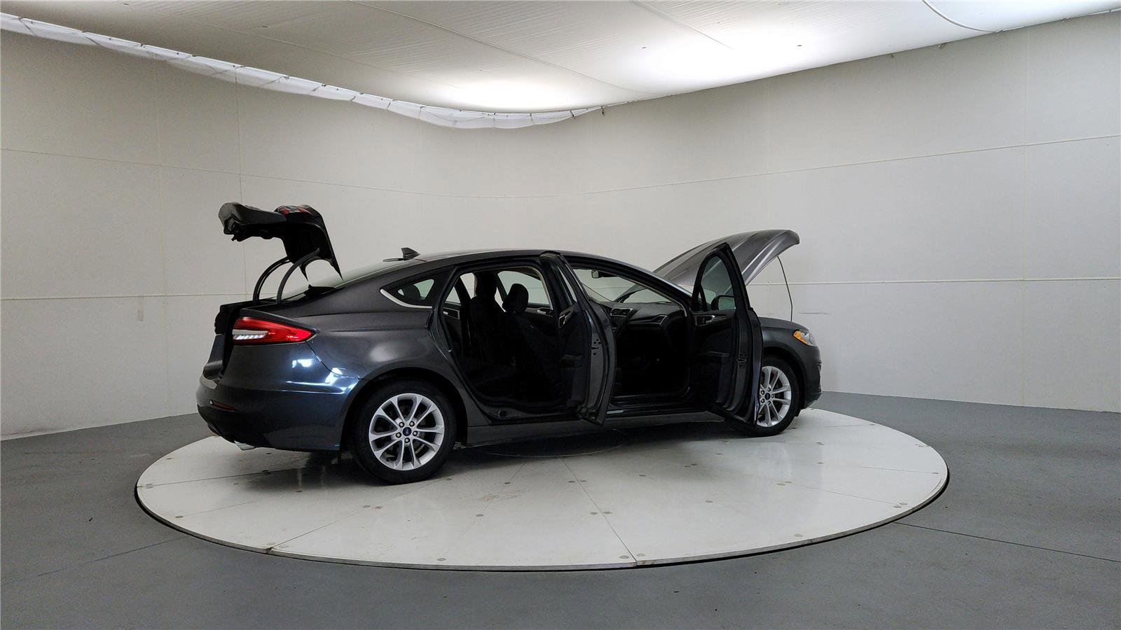 Used 2020 Ford Fusion SE image 12