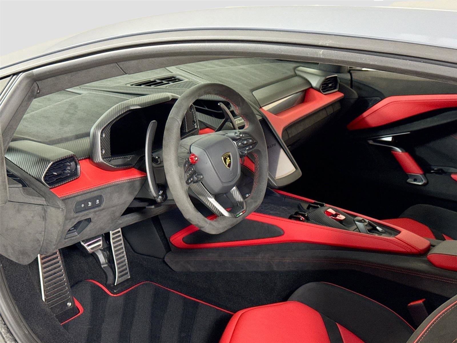 Used 2025 Lamborghini Revuelto image 15