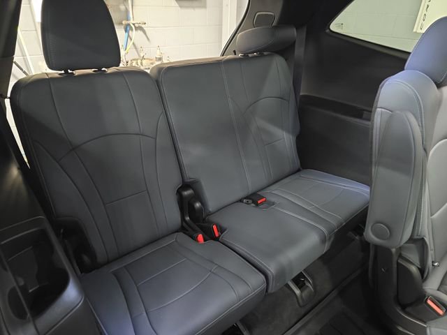 Used 2023 Buick Enclave Essence w/ Experience Buick Package AWD/4WD image 16